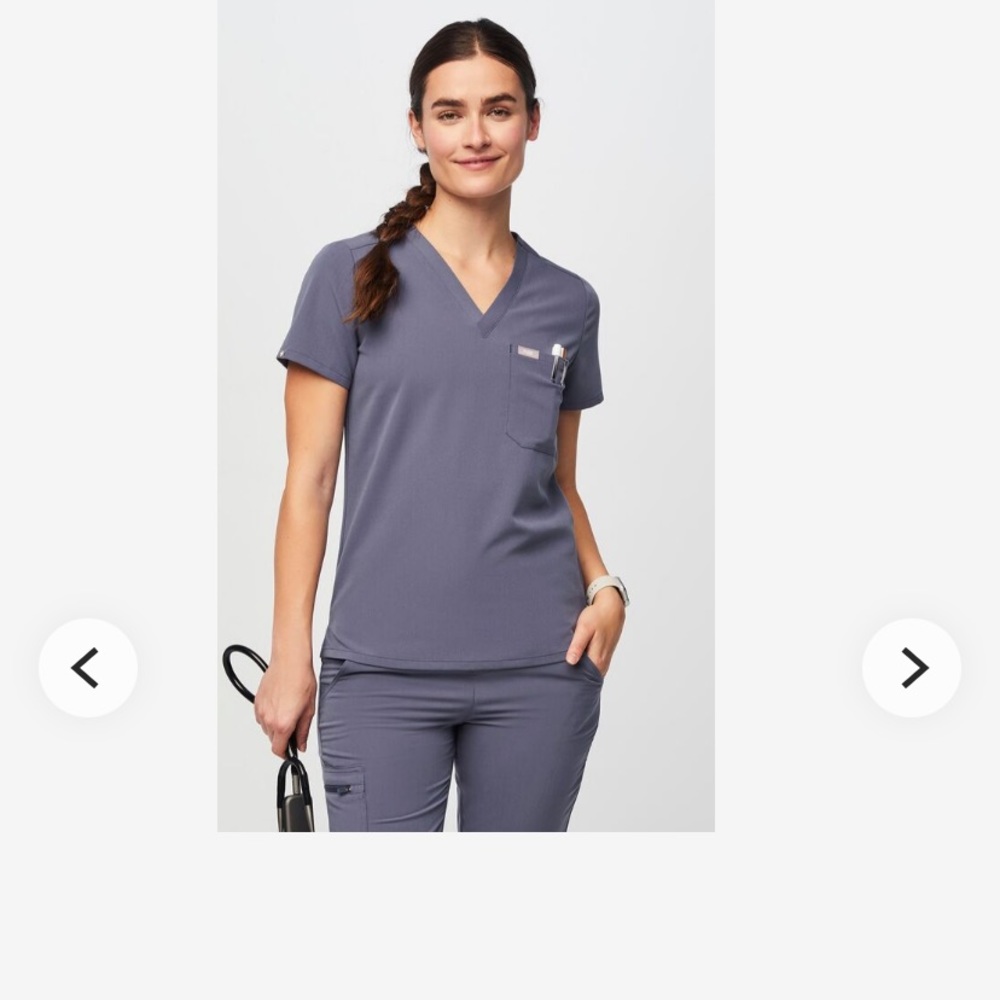 Figs one pocket top